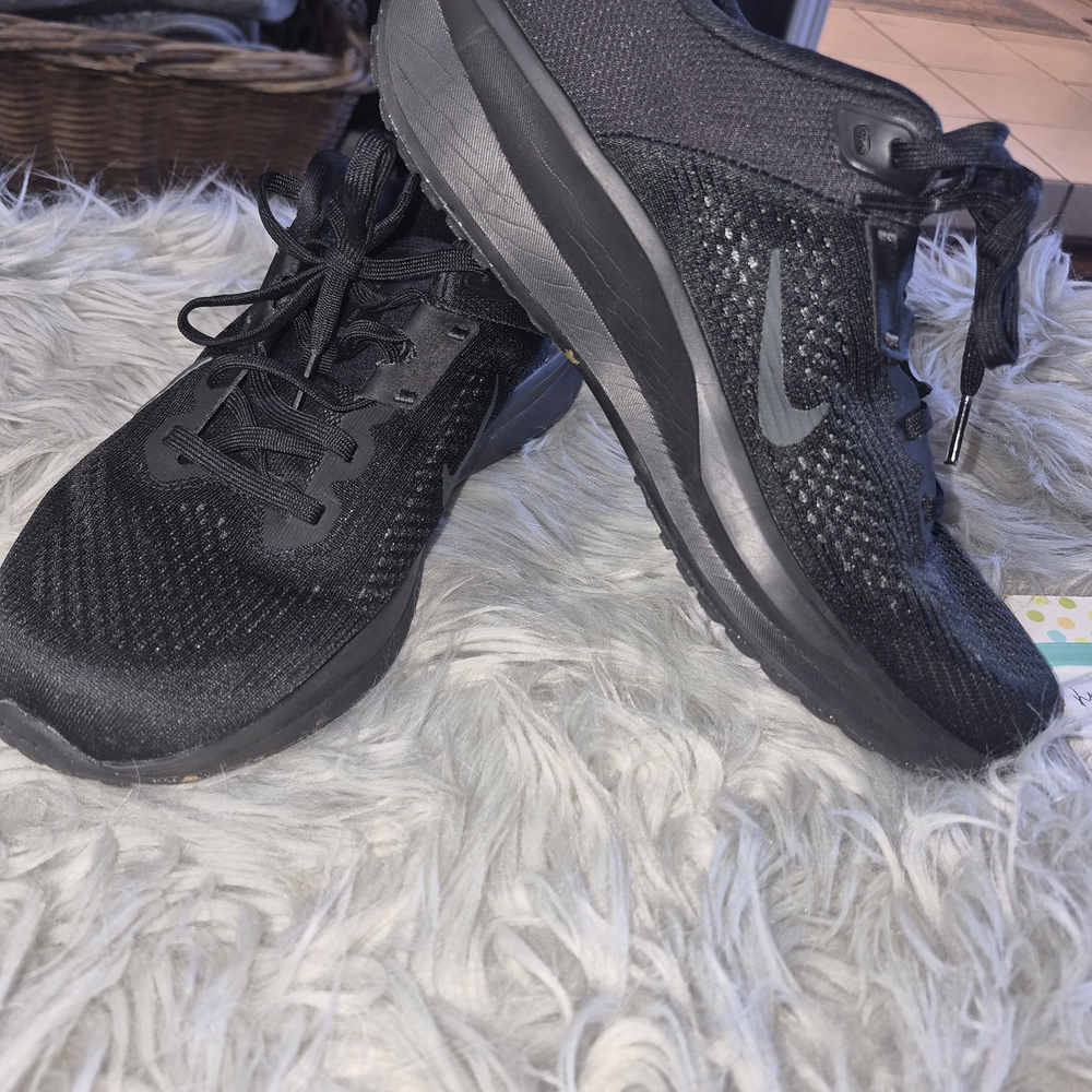 Womens Black Nike Athletic Shoes